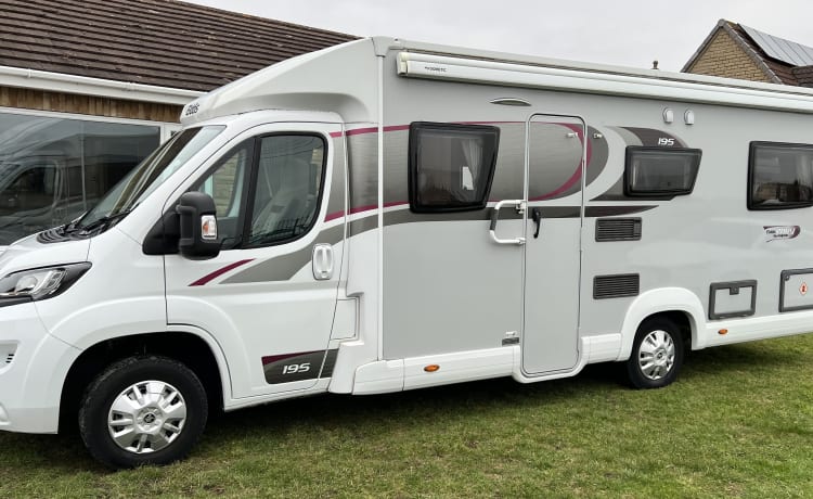 Eddie – Luxury 4 berth motorhome includes insurance and breakdown