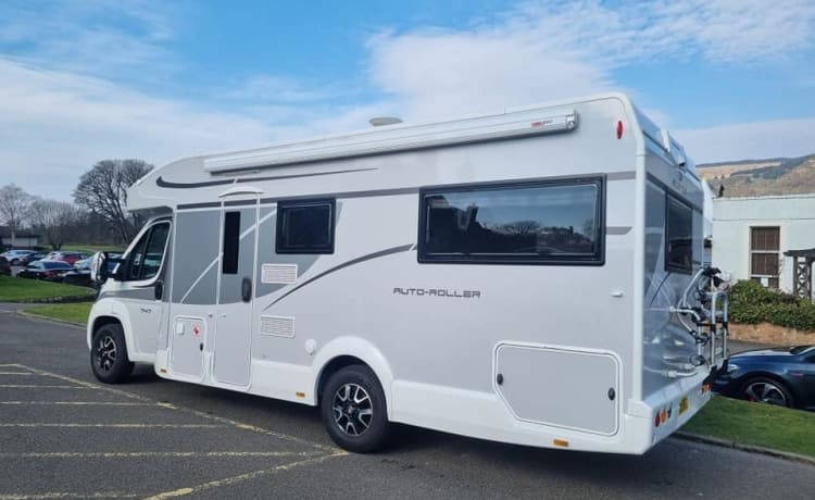 Eddie – Luxurious 6 berth RollerTeam Motorhome.