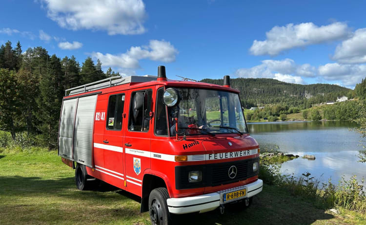 Harrie – Harrie 'fire brigade camper' Mercedes 4-p