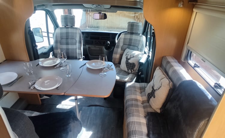 Fantastic, Family Sized Motorhome for Rent - 4(6) berth