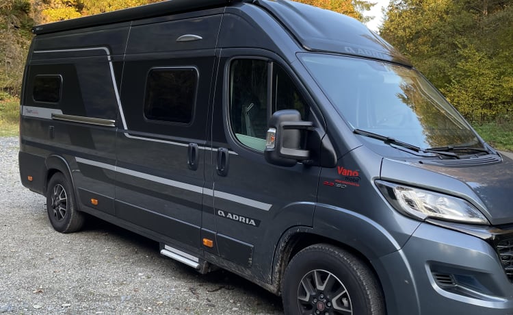 Adria Twin Supreme – Comodo autobus camper con cambio automatico + vignetta svizzera