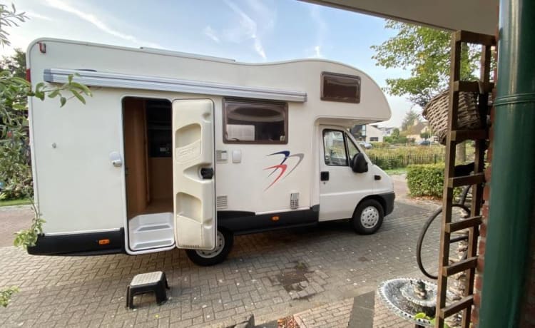 Gezellige Fiat Ducato met fietsendrager en volledige verzekering.