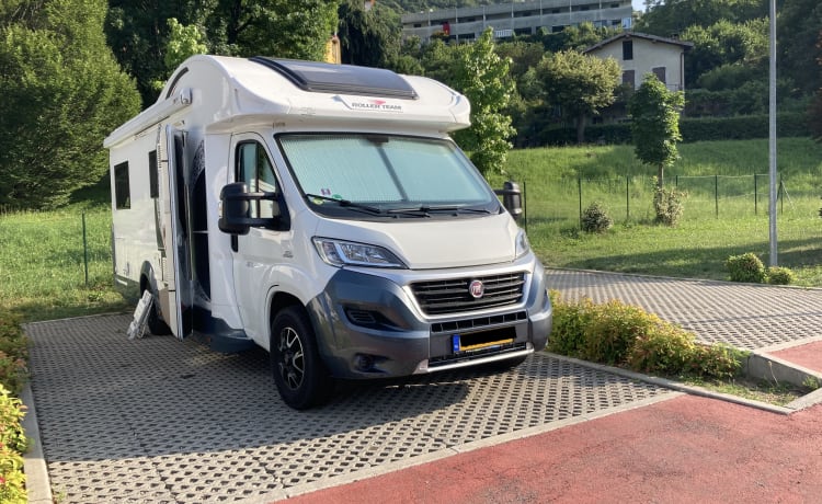 Louez notre camping-car de luxe pour beaucoup de plaisir de voyage.