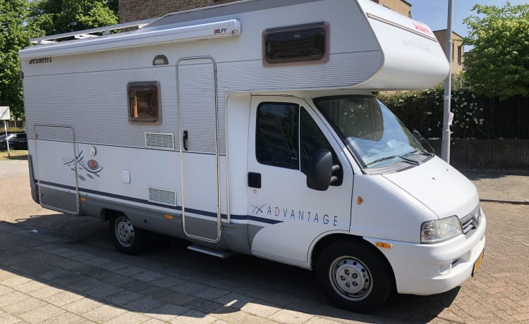 Duco – 6p Fiat Familiecamper met Stapelbed en grote garage