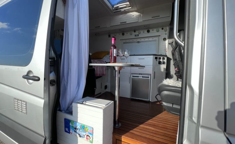 Dora – Campervan Valencia NL