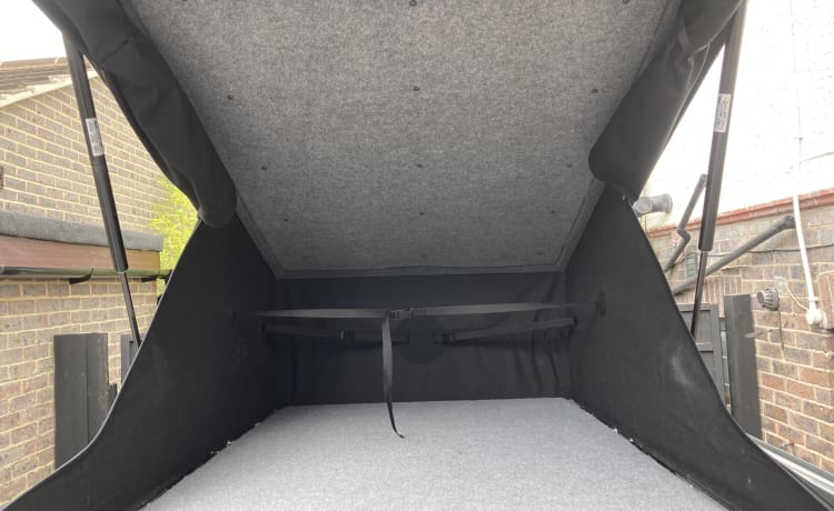 Van de maison  – VW T5 6 seats 4 berth plus 2 in awning 