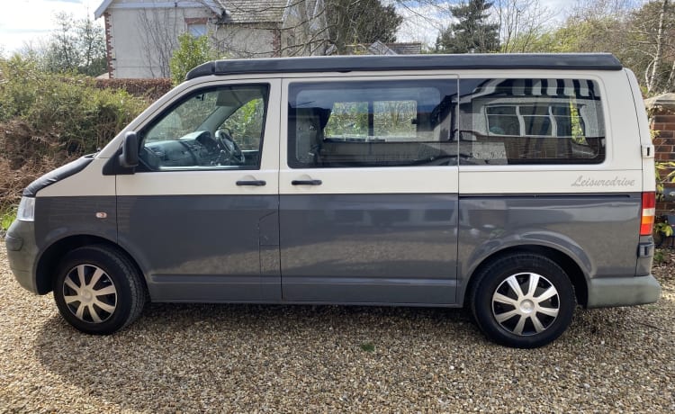 Volkswagen camper met 4 slaapplaatsen uit 2008