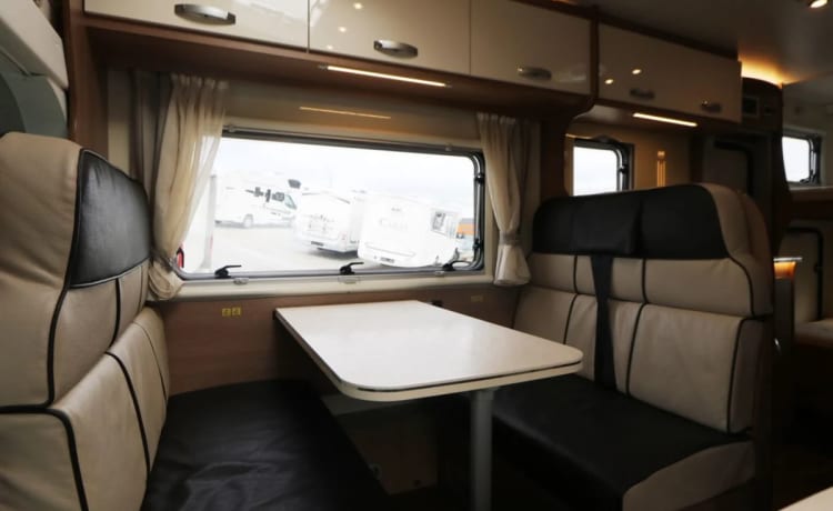 Ruime familie motorhome: Mc Louis Glamys 22 