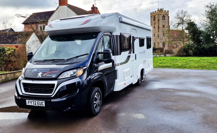 Riley – GLOEDNIEUWE luxe Elddis Evolution 196 camper met 6 slaapplaatsen