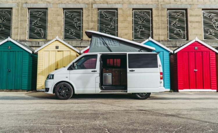 Barbarella – 4 Schlafplätze Gemütlicher VW T5 Campervan