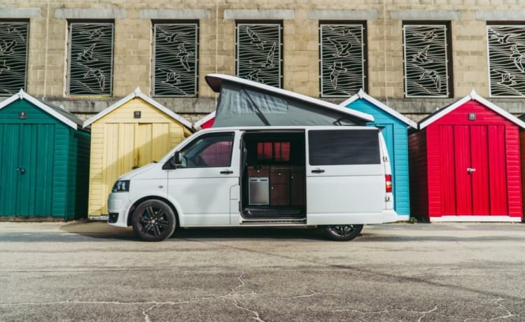 Barbarella – Gezellige VW T5-camper met 4 slaapplaatsen