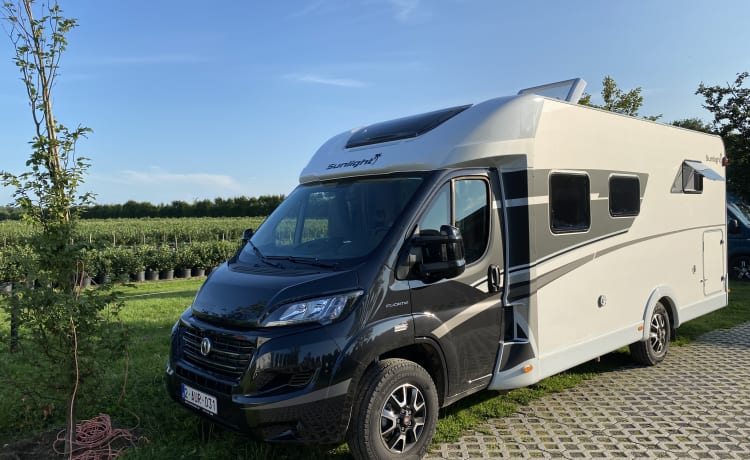 Jack Mobiel – Fully equipped camper for 2 to 5 people