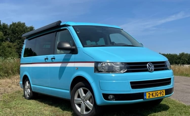 De Familiebus – Volkswagen California Beach  140pk 4p T5 DSG automaat uit 2012