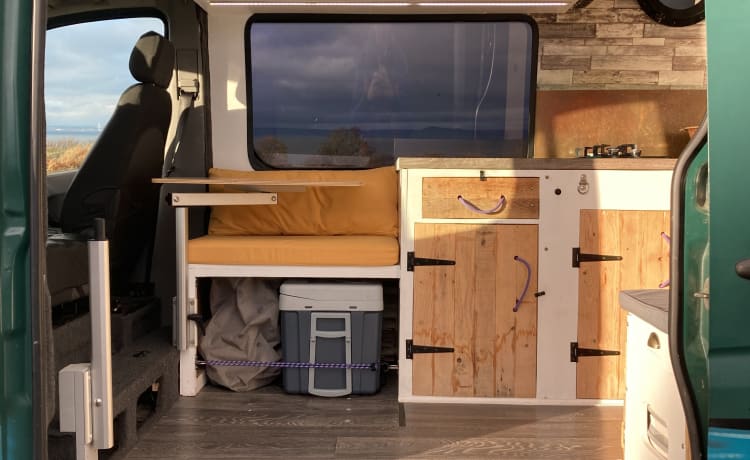 The Big Green Van – Visita l'NC500 nel lusso - grande assicurazione camper off-grid per 3 posti letto inclusa