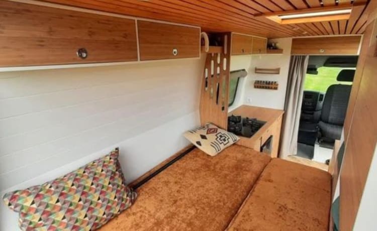 Lily – 2p Mercedes Sprinter off-grid camper 