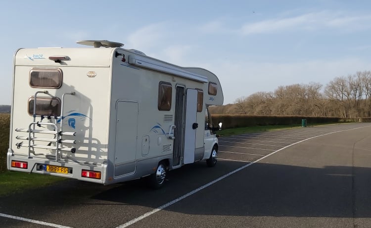 Spacious family camper