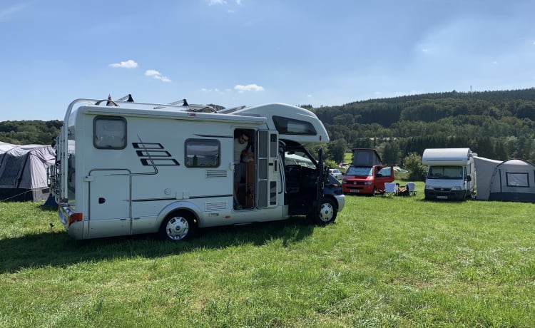 Prachtige Hymer, geschikt voor off-grid, volledig uitgerust, dubbel en 2 vaste broodjes