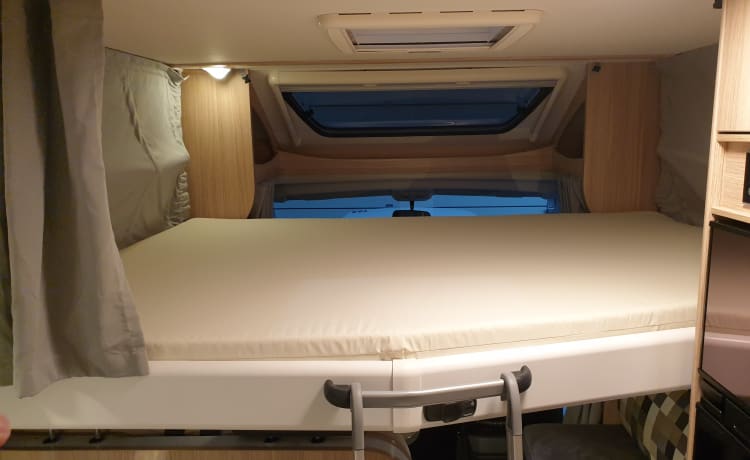 Luxe Sunlight  – Bellissimo camper riccamente attrezzato, molto fresco e molto giovane.