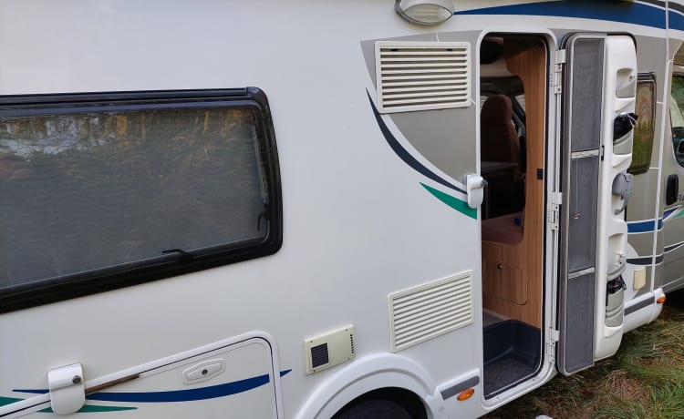 4p Chausson semi-integrated uit 2013