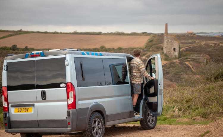 Peugeot Boxer-camper met 2 slaapplaatsen