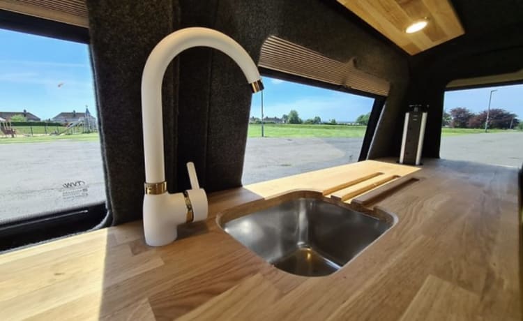 Luna – Bellissimo camper Volkswagen Transporter 4 posti letto