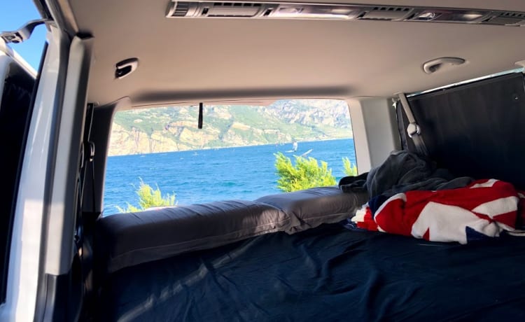 VW T6 Transportervermietung mit zwei Schlafplätzen