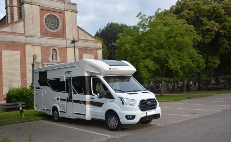 Nouveau camping-car spacieux