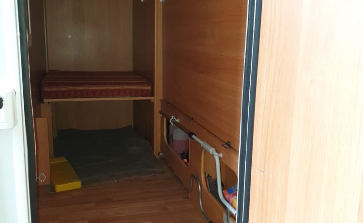  Chausson Flash 03 – Comodo camper familiare con letti a castello