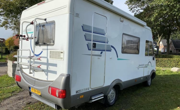 Cozy 5-person Hymer integral camper