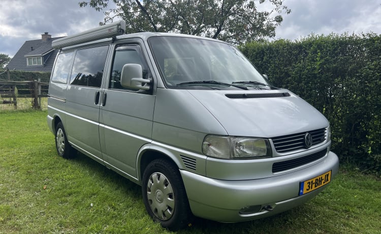 Lobbes – 2p Volkswagen bus uit 2003