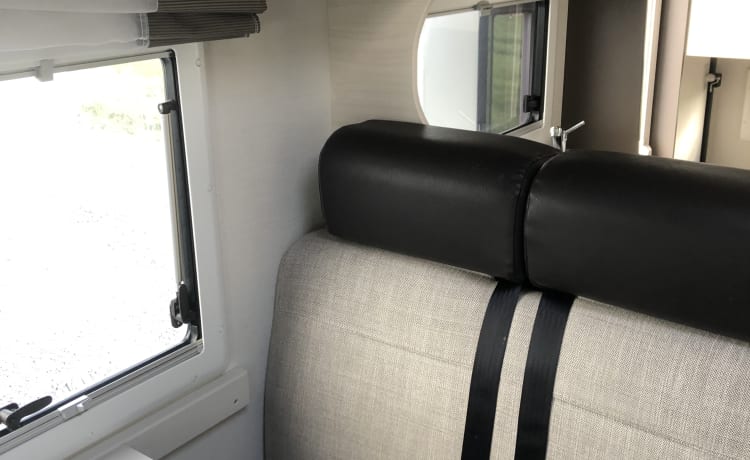 HappyCamper – On holiday with a 6-person Chausson Alcove Camper from 2018?