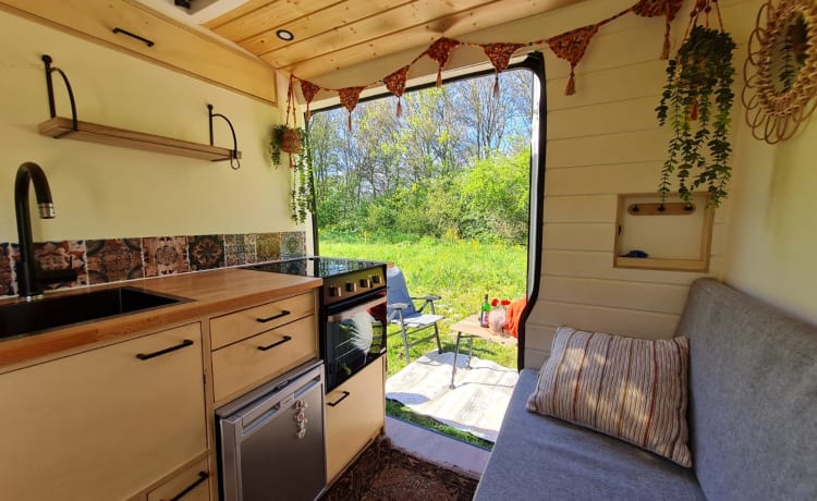 Onelove – Black Tinyhouse for your adventure.