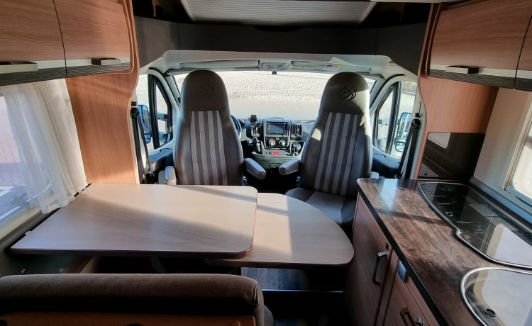 4 person Knaus semi-integrated from 2014