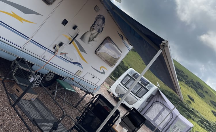 Marilyn  – Passez le temps de votre vie dans mon camping-car unique