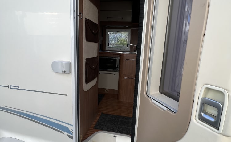 Stonecreek – Rimor Nemho 5 person Alcove camper built in 2011 Fully equipped!