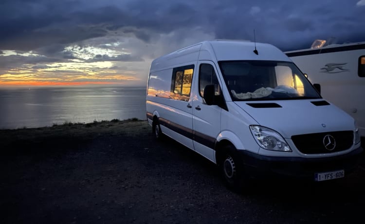 ons Leonie – Mercedes-Sprinter auto convertibile dotato di ogni comfort