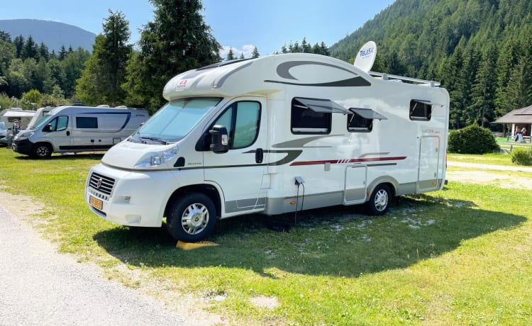 Spacious and luxurious 5 person camper Adria Matrix