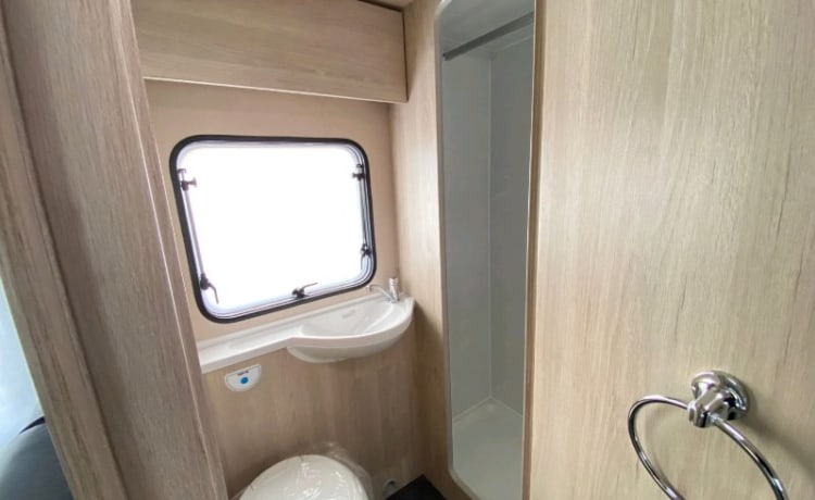 C72 – 2024 Auto-Trail C72 six berth + six seatbelts on car license 