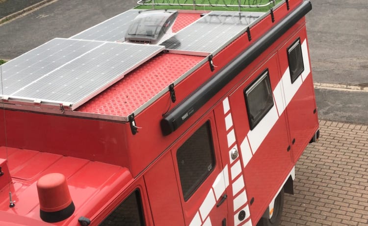 Helga – Klassisches deutsches Feuerwehrauto, umgebaut in ein luxuriöses 6-Bett-Wohnmobil