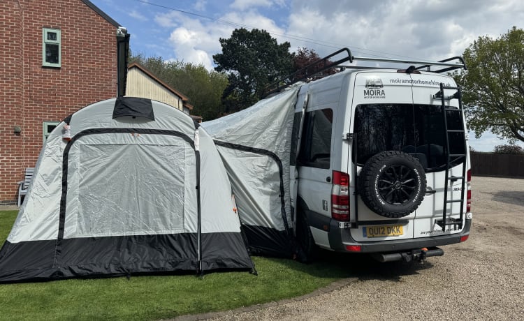 Mr Adventure  – Mercedes-Benz Adventure Van mit 2 Schlafplätzen