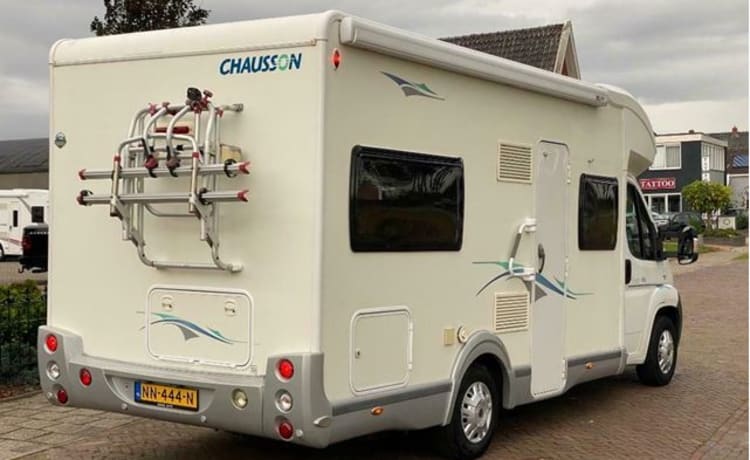 Ruime 4 persoons Fiat Camper Chausson Flash met Frans bed & hef bed