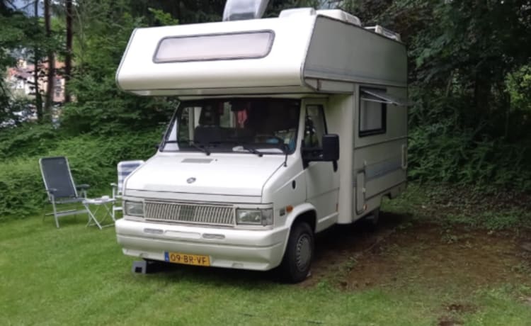 Robert 💕 – Cozy camper for 4 pers. with engine block from 2014!