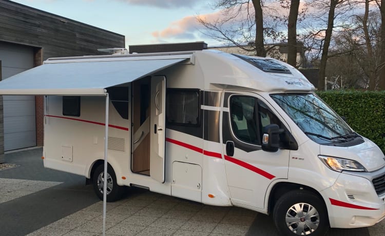 Sunlight T64 familiecamper – Mooie ruime Sunlight familie camper helemaal compleet uitgerust 