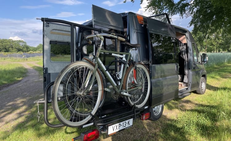 Roze Roadtripper – Compacte modulaire buscamper voor 2 personen 