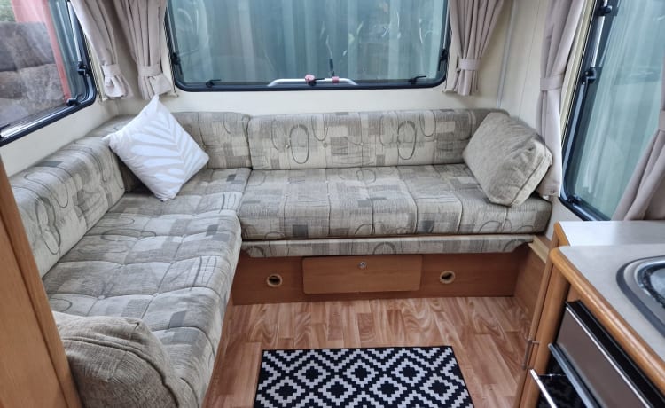 AMY – 4 berth Peugeot alcove from 2007