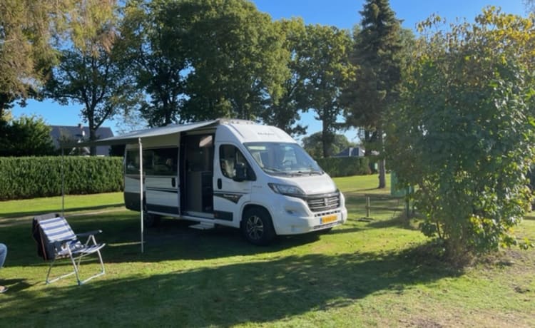 Neat bus camper for a pleasant holiday