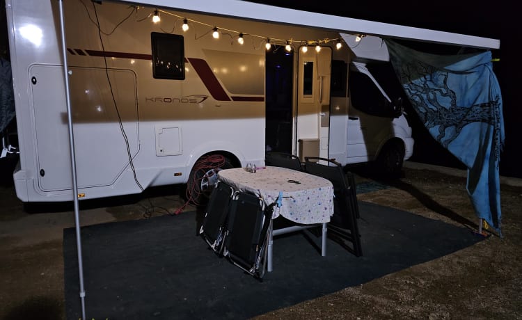 Camper Bolletje – Luxe 4p Roller Team semi-intégré à partir de 2020
