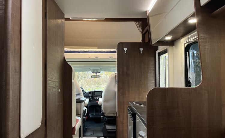 4 person camper (Alcove) l Fiat XGO Dynamic 20 from 2019