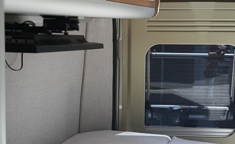 Travelcar – Bellissimo e moderno camper per 2 persone