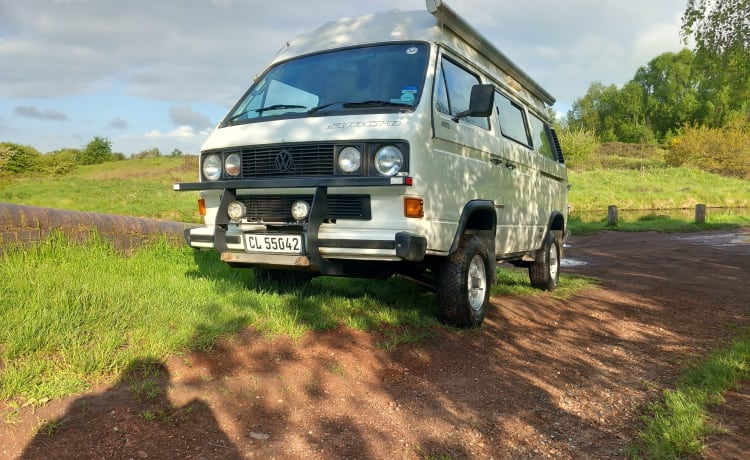 Rika – Vw T3/T25 Syncro 4x4 from £103pn